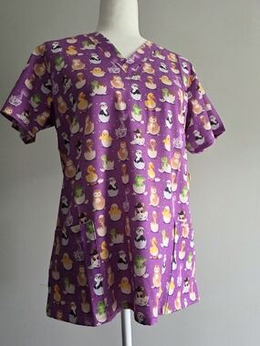 Revel Premium Stretch Bobby Hop & Hatch Scrub Top Size M Purple Animal Print NWT